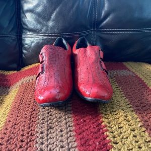 100% Real leather shoes.Nice pattern.